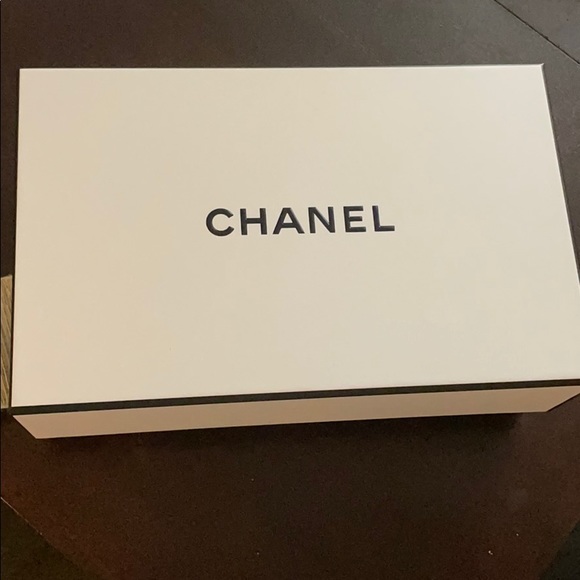 Chanel box !! - Picture 7 of 7